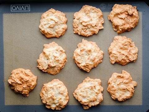 Chewy Low-Carb Almond Cookies