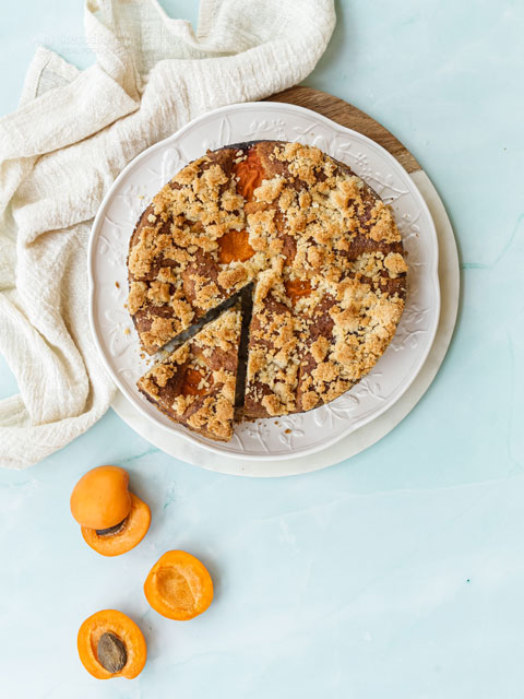 Low-Carb Apricot Crumble Coffee Cake