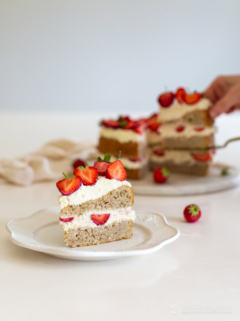 Low-Carb Strawberry & Cream Cake