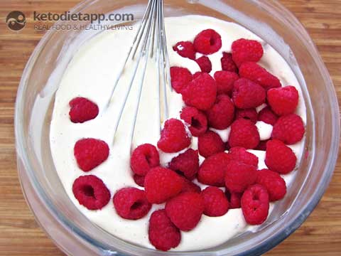 Low-Carb Raspberry Mascarpone Popsicles