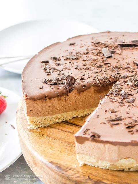 Low-Carb Raw Chocolate Cheesecake