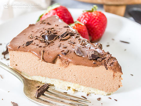 Low-Carb Raw Chocolate Cheesecake